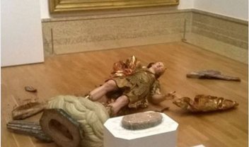 Turista brasileiro derruba e quebra escultura de 300 anos ao tirar selfie