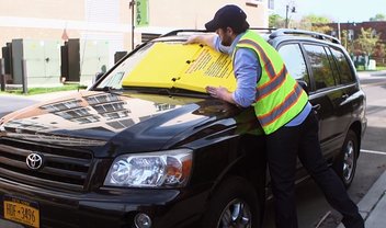 Nos EUA, tampar para-brisa é punição para quem estacionar em local proibido