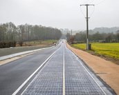 França inaugura a primeira estrada com painéis solares do mundo