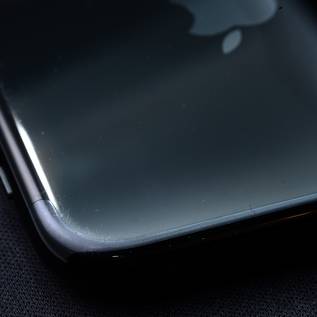 Imagem de Dói na carteira: usuários do iPhone 7 Jet Black mostram aparelhos riscados