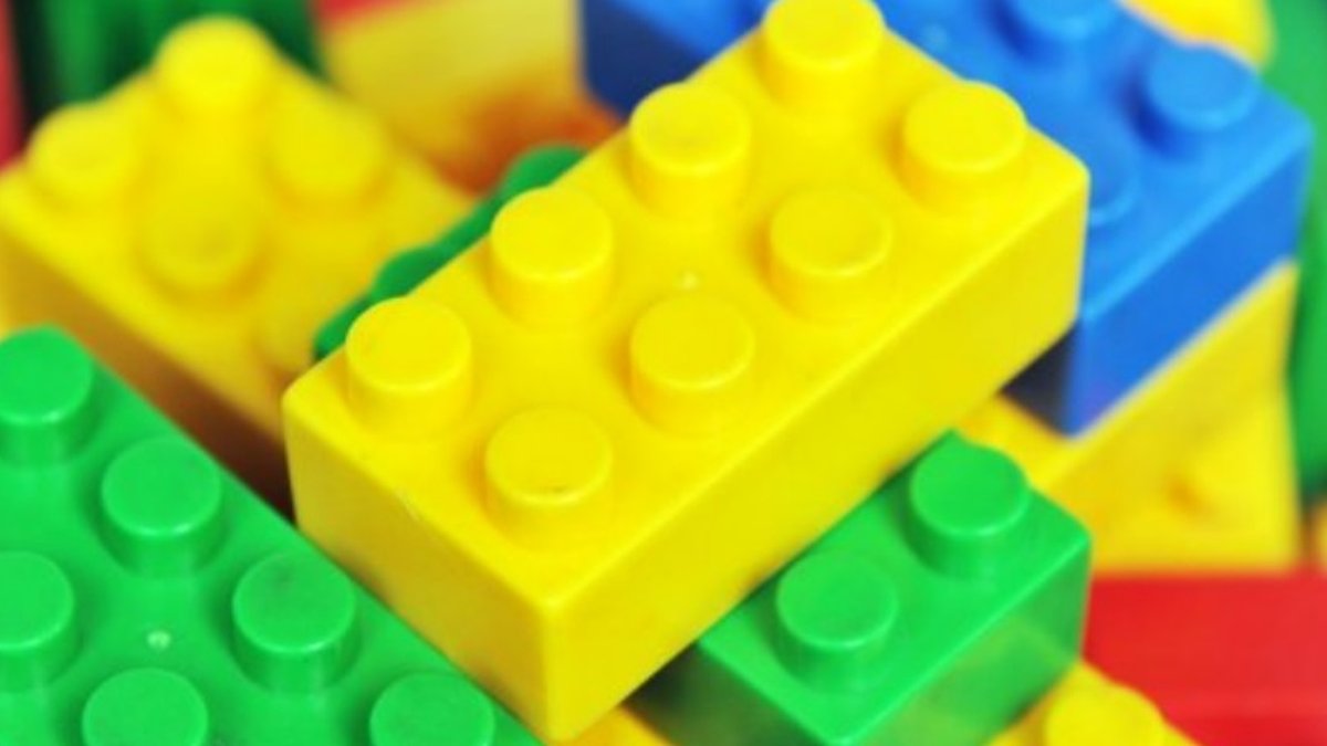Jogo Lego: Quantas combinações conseguimos fazer com 6 peças