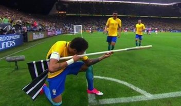 Headshot: Neymar brinca de Counter-Strike em jogo da seleção brasileira