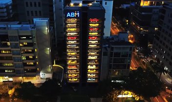 Que tal comprar um carro em uma vending machine? Em Cingapura, você pode