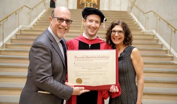 Mark Zuckerberg recebe diploma honorário da Universidade de Harvard