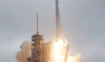 SpaceX adia lançamento inédito de cápsula reutilizada no espaço