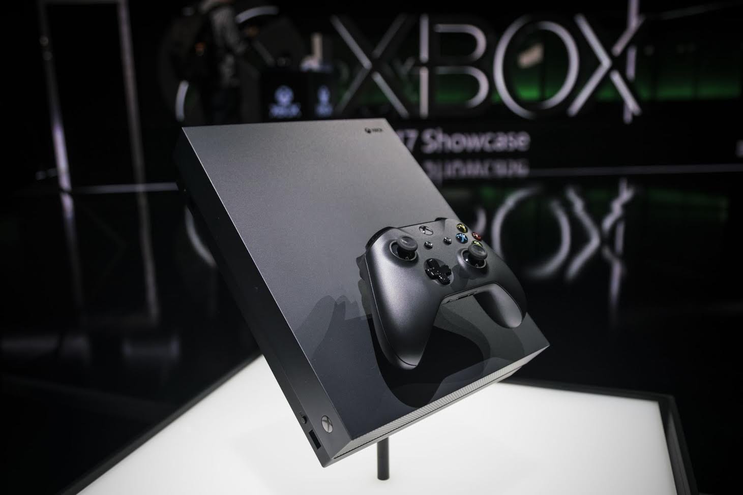 Microsoft apresenta seu novo console Xbox One X