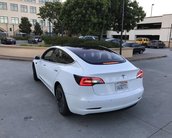 Versão “final” de Tesla Model 3 é fotografado na Califórnia