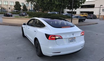 Versão “final” de Tesla Model 3 é fotografado na Califórnia