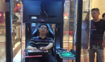 Shopping chinês oferece cabine de games para consumidores cansados