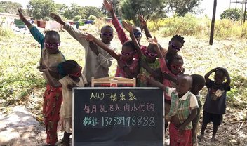 Marqueteiros chineses gravam anúncios impróprios com crianças africanas