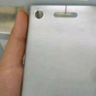 Imagem de Traseira do Xperia XZ1 tem área maior que o normal para o flash