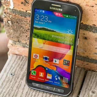 Imagem de Hulkphone? Galaxy S5 sobrevive à queda de avião [vídeo]