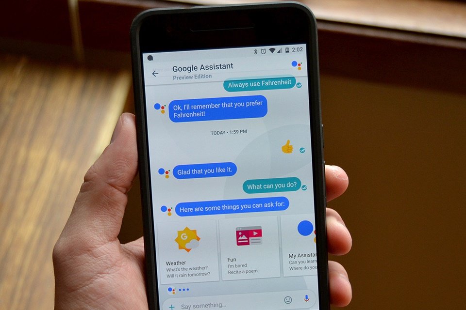 Incrível Google Assistente contando varias piadas em Português Pt