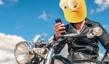 Motoboy é demitido após cair no Gemidão do WhatsApp