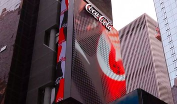 Coca-Cola renova seu espaço na Times Square com imenso painel 3D