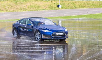 Magna “cria” Tesla Model S com três motores elétricos