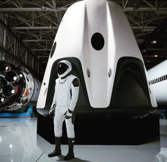 SpaceX suit espacial