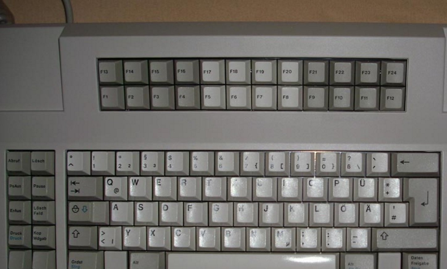 Um teclado de computador.
