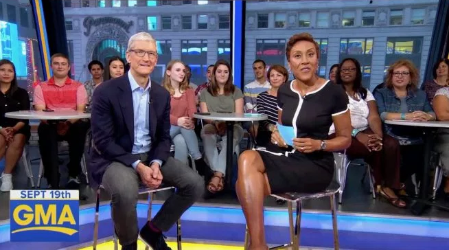 Tim Cook Robin Roberts 