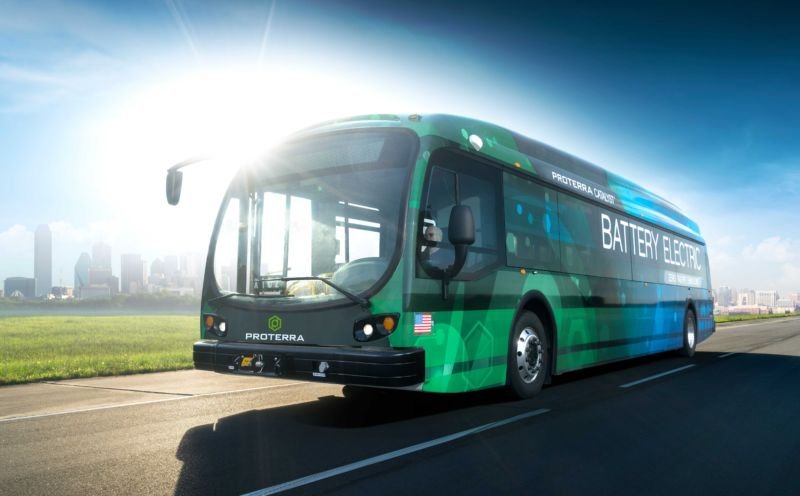 Um ônibus verde