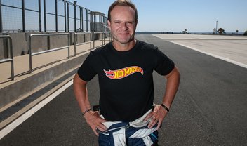 Rubens Barrichello vai dirigir um “Hot Wheels de verdade” para a Uber