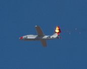 Arma laser da Lockheed ateia fogo e derruba cinco drones em pleno voo