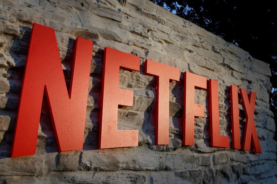 Netflix quer viciar o mundo em suas séries, a partir do Brasil