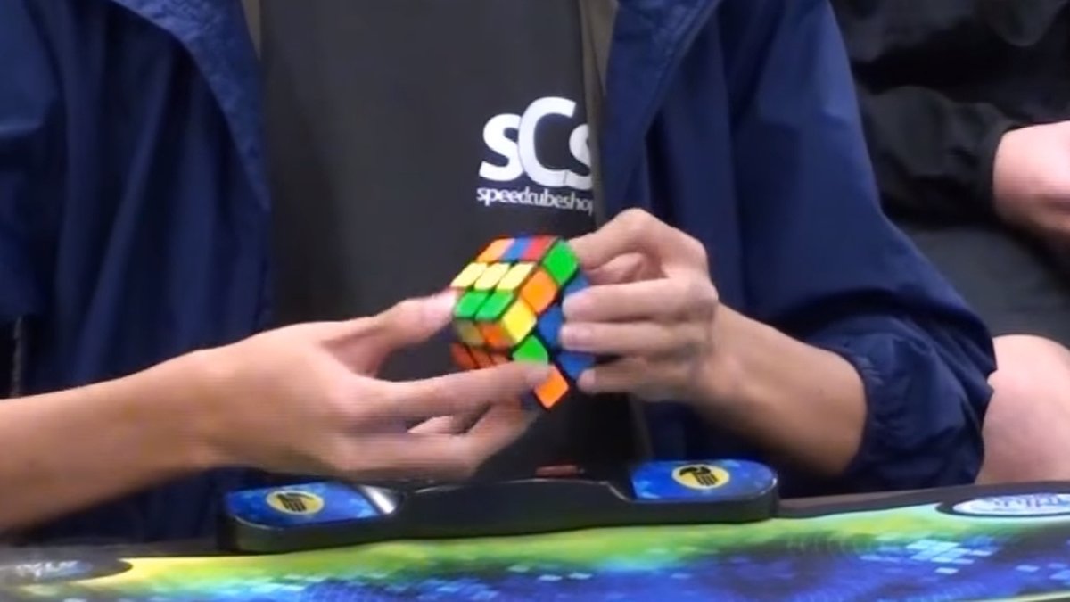 Cubo mágico mais difícil do mundo é resolvido em mais de sete horas [vídeo]  - Mega Curioso