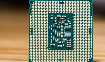 Intel anuncia primeira parceria com AMD após décadas de rivalidade