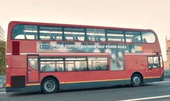 Startup transforma borra de café em combustível para ônibus em Londres