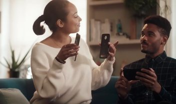 Motorola tira onda da Samsung em novo comercial do Moto Z2