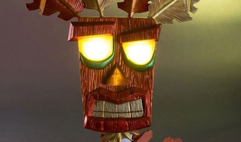 Máscara gigante de Aku-Aku, mentor de Crash, está em pré-venda; confira