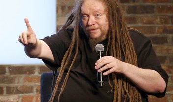 Pioneiro de VR, Jaron Lanier, compara redes sociais com drogas