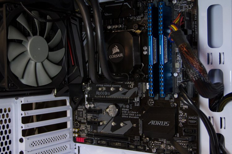 GIGABYTE Z370M AORUS Gaming