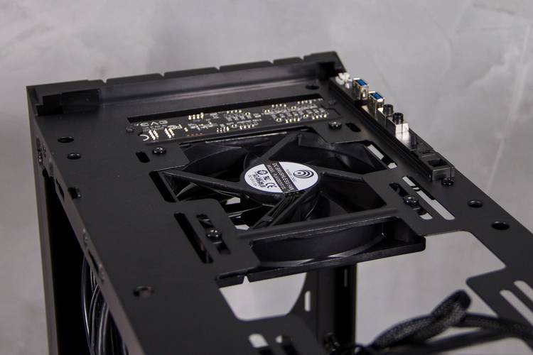 Parte superior EVGA DG-76