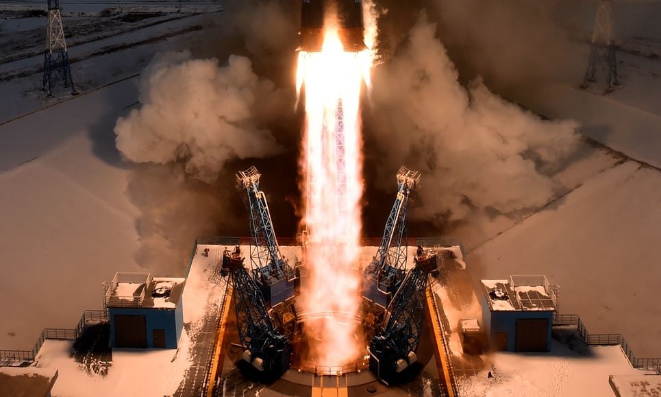 Foguete Soyuz carregando
