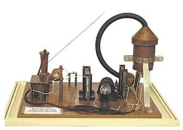Um rádio antigo.