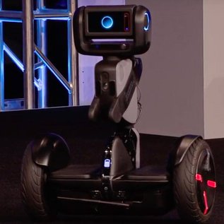 Imagem de Segway Robotics lança robô-assistente que também funciona como transporte