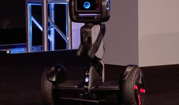 Segway Robotics lança robô-assistente que também funciona como transporte