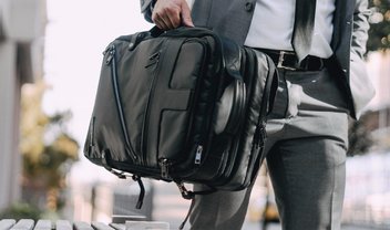 Mochila tem carregador de celular e proteção contra roubo de RFID