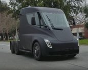 Caminhão autônomo Tesla Semi é flagrado passeando na Califórnia [vídeo]