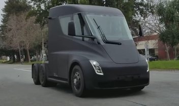 Caminhão autônomo Tesla Semi é flagrado passeando na Califórnia [vídeo]