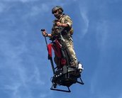 Como é pilotar o novo hoverboard capaz de voar a até 3 km de altura [vídeo]