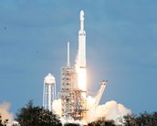 SpaceX lança com sucesso o Falcon Heavy, mais poderoso foguete atualmente