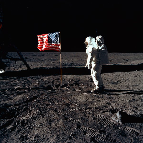Bandeira americana na Lua