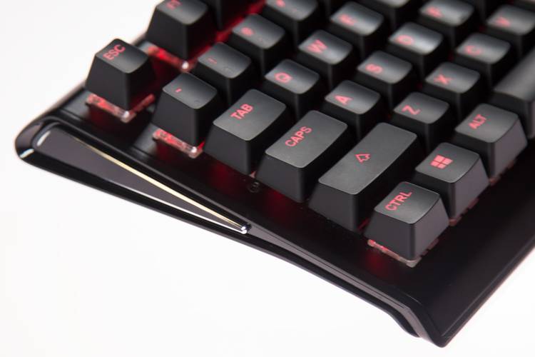 Visual SteelSeries Apex M750