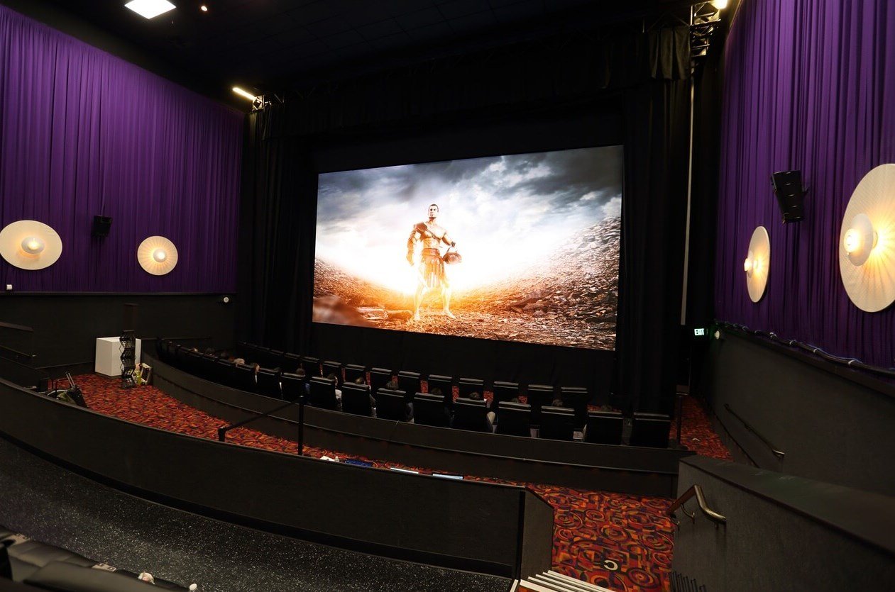 Uma sala de cinema.