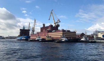 Rússia lança ao mar a primeira usina nuclear flutuante do mundo 