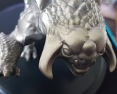 Valve envia estátua horrível aos fãs de DotA 2 e promete corrigir o erro