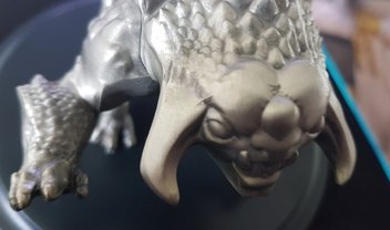 Valve envia estátua horrível aos fãs de DotA 2 e promete corrigir o erro